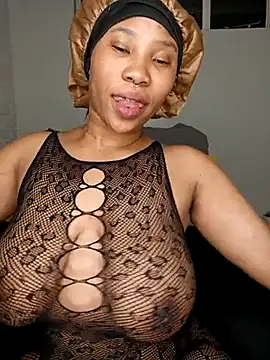 DrippinCaramelCutie online show from 12-18-25, 12:16