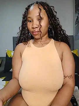 Snapshot of DrippinCaramelCutie chatting on 07-11-26, 07:58 DrippinCaramelCutie online show from 07-11-26, 07:58