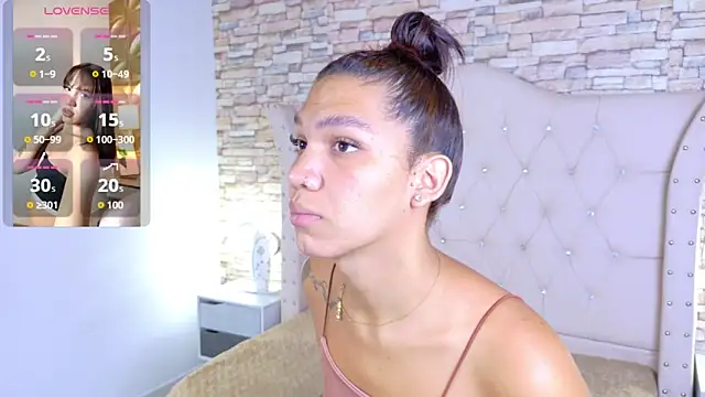 Snapshot of Sara-Smith- chatting on 04-18-26, 12:29 Sara-Smith- online show from 04-18-26, 12:29