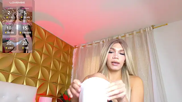 Snapshot of Sara-Smith- chatting on 11-11-25, 12:22 Sara-Smith- online show from 11-11-25, 12:22