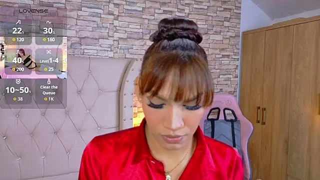 Snapshot of Sara-Smith- chatting on 04-25-26, 01:14 Sara-Smith- online show from 04-25-26, 01:14