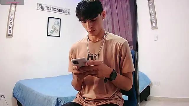 Snapshot of harrytomson_1 chatting on 10-17-25, 09:16 harrytomson 1 online show from 10-17-25, 09:16