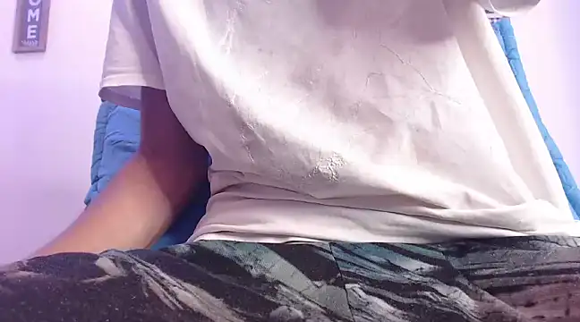 Snapshot of harrytomson_1 chatting on 02-15-25, 08:22 harrytomson 1 online show from 02-15-25, 08:22