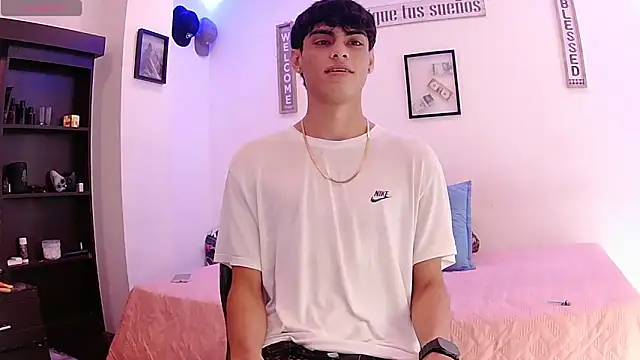 Snapshot of harrytomson_1 chatting on 09-09-25, 03:54 harrytomson 1 online show from 09-09-25, 03:54