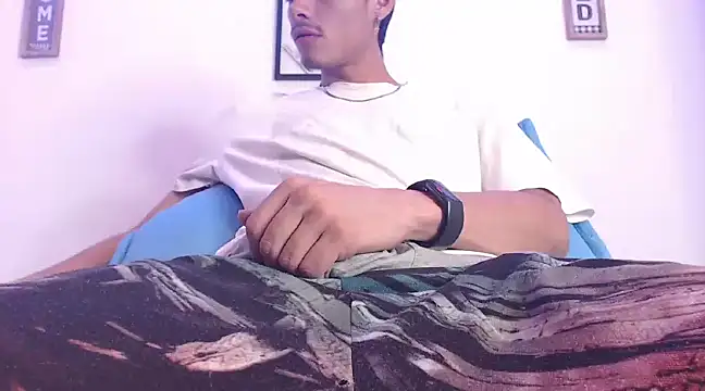 Snapshot of harrytomson_1 chatting on 02-15-25, 05:19 harrytomson 1 online show from 02-15-25, 05:19