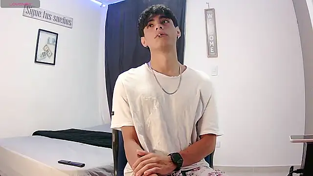 Snapshot of harrytomson_1 chatting on 10-03-25, 11:45 harrytomson 1 online show from 10-03-25, 11:45