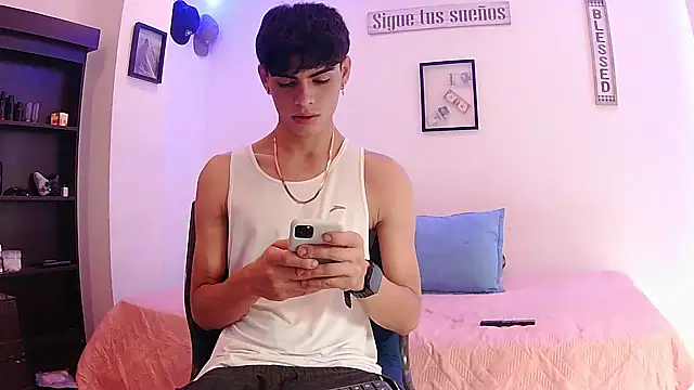 Snapshot of harrytomson_1 chatting on 09-14-25, 08:31 harrytomson 1 online show from 09-14-25, 08:31