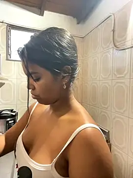 zoe roux21 online show from 11-08-25, 10:24