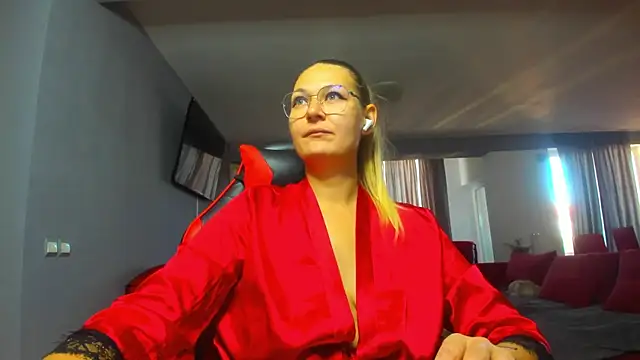 Snapshot of sugar_mayy chatting on 10-20-25, 08:15 sugar mayy online show from 10-20-25, 08:15