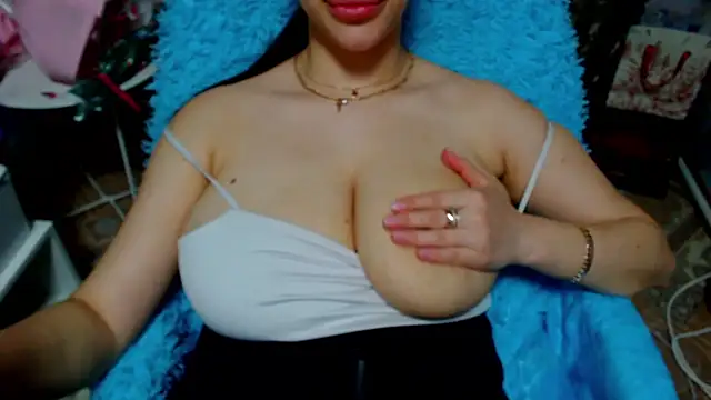 Snapshot of lovelyseu chatting on 01-12-26, 07:04 lovelyseu online show from 01-12-26, 07:04