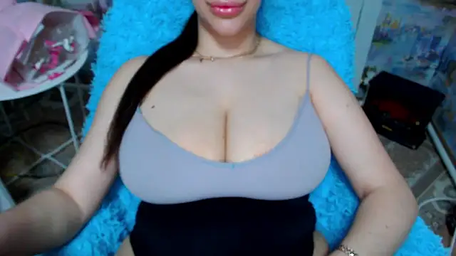 Snapshot of lovelyseu chatting on 12-01-25, 06:58 lovelyseu online show from 12-01-25, 06:58