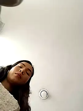 Snapshot of scarlet_castro chatting on 10-23-25, 04:16 scarlet castro online show from 10-23-25, 04:16