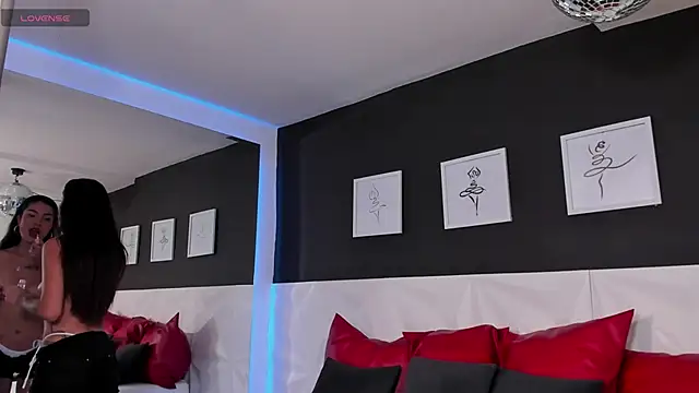 Snapshot of scarlet_castro chatting on 11-24-25, 04:51 scarlet castro online show from 11-24-25, 04:51