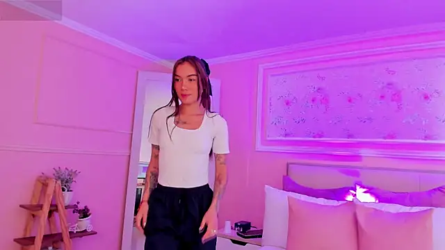 Snapshot of scarlet_castro chatting on 03-02-26, 04:36 scarlet castro online show from 03-02-26, 04:36