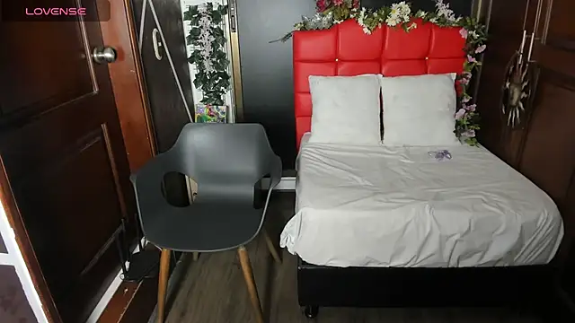 SexyNaf online show from 12-18-25, 08:01