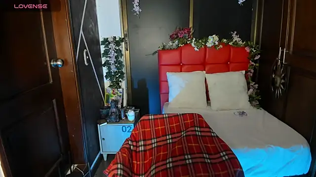 SexyNaf online show from 12-17-25, 08:36