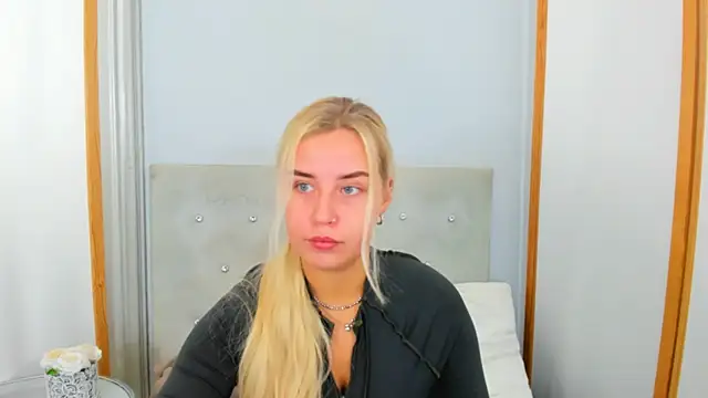 Snapshot of KristyHoney chatting on 02-15-25, 06:23 KristyHoney online show from 02-15-25, 06:23