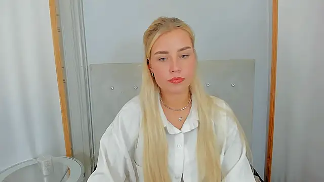 Snapshot of KristyHoney chatting on 02-26-25, 09:44 KristyHoney online show from 02-26-25, 09:44