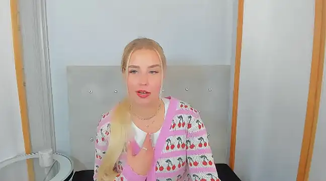 Snapshot of KristyHoney chatting on 03-04-25, 09:51 KristyHoney online show from 03-04-25, 09:51