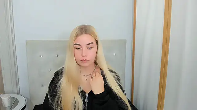 Snapshot of KristyHoney chatting on 03-14-25, 09:24 KristyHoney online show from 03-14-25, 09:24