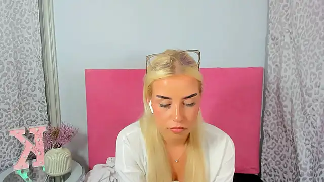 Snapshot of KristyHoney chatting on 10-07-25, 05:36 KristyHoney online show from 10-07-25, 05:36
