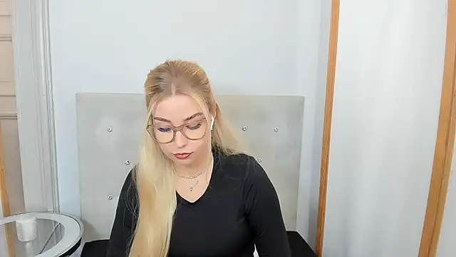 Snapshot of KristyHoney chatting on 03-07-25, 09:29 KristyHoney online show from 03-07-25, 09:29