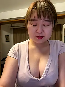 Snapshot of Tastemystrawberry chatting on 10-02-25, 03:37 Tastemystrawberry online show from 10-02-25, 03:37
