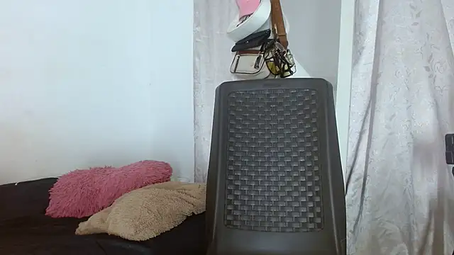 Snapshot of cristinamontiel chatting on 04-28-26, 02:32 cristinamontiel online show from 04-28-26, 02:32