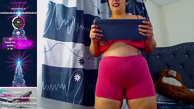 Snapshot of lulu_ferrer chatting on 12-20-24, 10:00 lulu ferrer online show from 12-20-24, 10:00