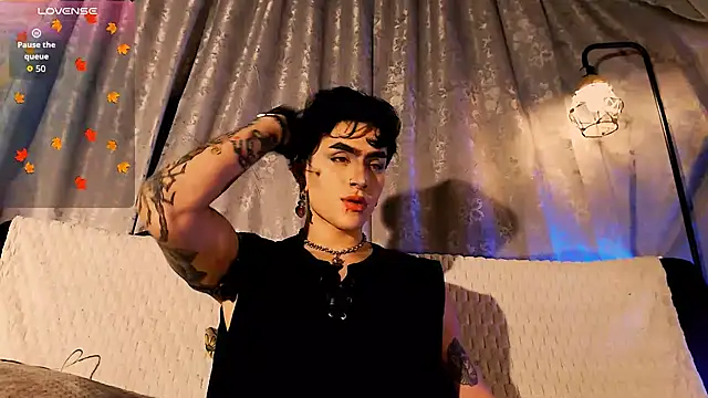 Snapshot of Mathew_stardust chatting on 10-25-25, 12:32 Mathew stardust online show from 10-25-25, 12:32