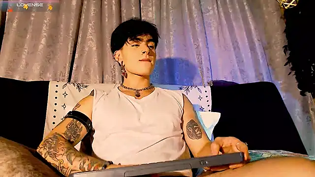 Snapshot of Mathew_stardust chatting on 10-10-25, 12:22 Mathew stardust online show from 10-10-25, 12:22