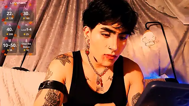 Snapshot of Mathew_stardust chatting on 10-24-25, 01:26 Mathew stardust online show from 10-24-25, 01:26