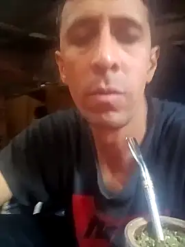 Snapshot of ElBati492 chatting on 10-29-25, 08:30 ElBati492 online show from 10-29-25, 08:30