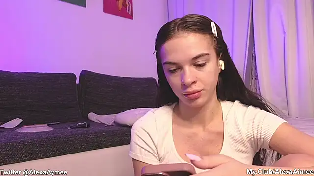Snapshot of AlexaAimee chatting on 03-23-25, 04:27 AlexaAimee online show from 03-23-25, 04:27