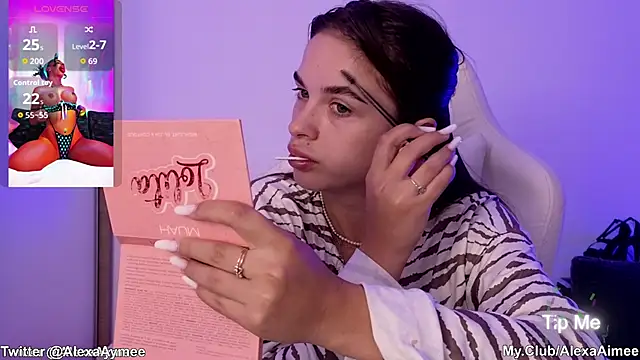 Snapshot of AlexaAimee chatting on 09-28-25, 01:12 AlexaAimee online show from 09-28-25, 01:12