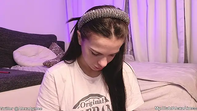 Snapshot of AlexaAimee chatting on 03-19-25, 04:25 AlexaAimee online show from 03-19-25, 04:25