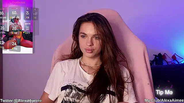 Snapshot of AlexaAimee chatting on 10-22-25, 11:58 AlexaAimee online show from 10-22-25, 11:58
