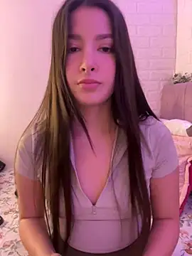 Snapshot of annaharper- chatting on 10-18-25, 12:12 annaharper- online show from 10-18-25, 12:12