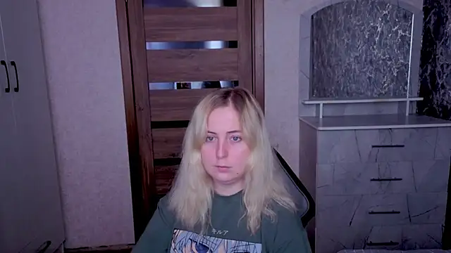 Snapshot of Kristy-Max chatting on 06-30-26, 06:13 Kristy-Max online show from 06-30-26, 06:13