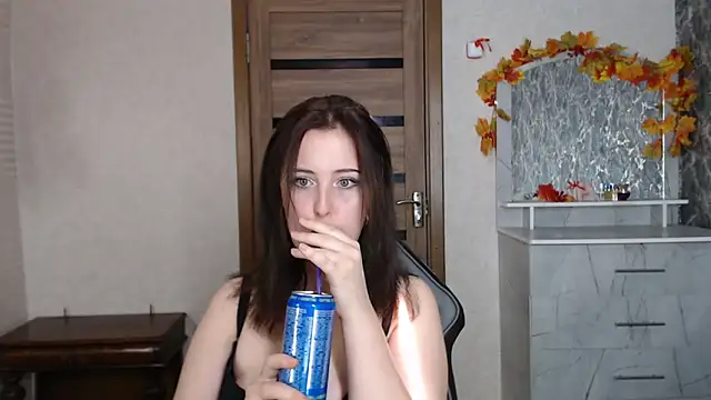 Snapshot of Kristy-Max chatting on 10-10-25, 05:52 Kristy-Max online show from 10-10-25, 05:52