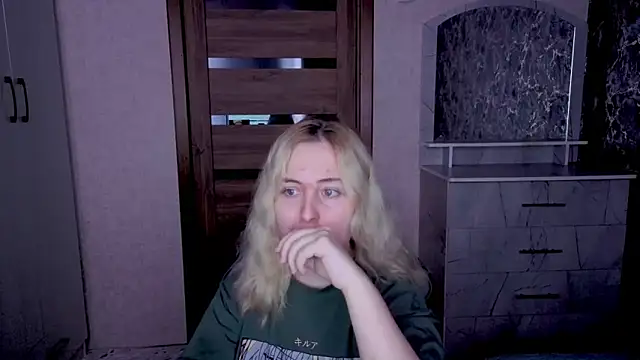 Snapshot of Kristy-Max chatting on 04-26-26, 09:12 Kristy-Max online show from 04-26-26, 09:12