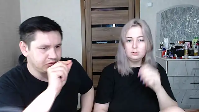 Snapshot of Kristy-Max chatting on 03-22-25, 06:33 Kristy-Max online show from 03-22-25, 06:33