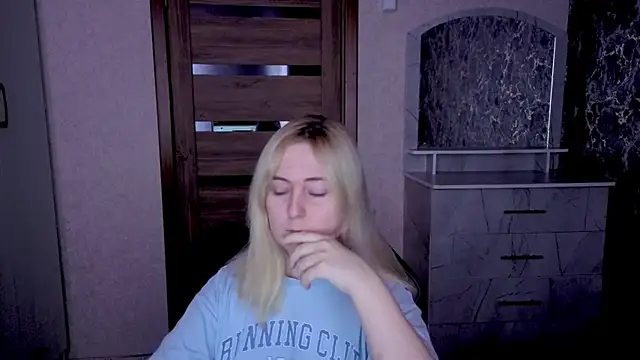 Snapshot of Kristy-Max chatting on 04-25-26, 08:39 Kristy-Max online show from 04-25-26, 08:39
