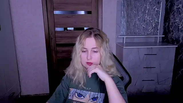 Snapshot of Kristy-Max chatting on 06-20-26, 05:51 Kristy-Max online show from 06-20-26, 05:51