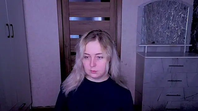 Snapshot of Kristy-Max chatting on 06-23-26, 07:56 Kristy-Max online show from 06-23-26, 07:56