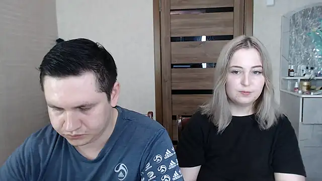 Snapshot of Kristy-Max chatting on 03-18-25, 08:17 Kristy-Max online show from 03-18-25, 08:17