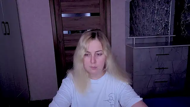 Snapshot of Kristy-Max chatting on 05-30-26, 07:08 Kristy-Max online show from 05-30-26, 07:08