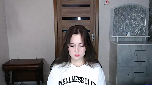 Snapshot of Kristy-Max chatting on 10-21-25, 07:57 Kristy-Max online show from 10-21-25, 07:57