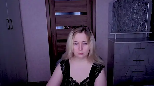 Snapshot of Kristy-Max chatting on 06-27-26, 11:55 Kristy-Max online show from 06-27-26, 11:55