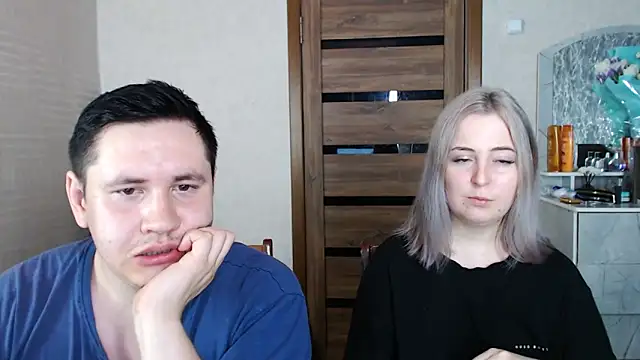 Snapshot of Kristy-Max chatting on 03-11-25, 01:16 Kristy-Max online show from 03-11-25, 01:16